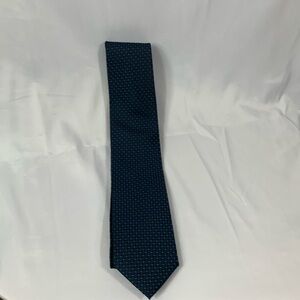 Roundtree & Yorke all silk necktie, lightly worn